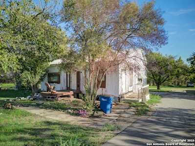 2247 Morningside Dr New Braunfels, TX 78130