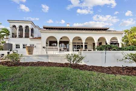 1052 Whisperwood Way Sanibel, FL 33957