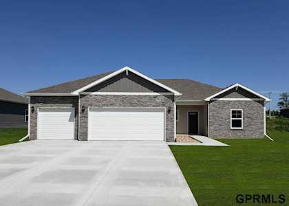 6315 Clear Creek St Papillion, NE 68157