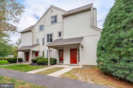 305 Woodlake Dr Marlton, NJ 08053