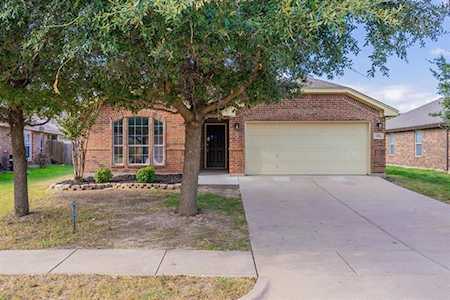 252 Creekside Drive Saginaw, TX 76131