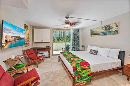 2045 Kalakaua Avenue #116 Honolulu, HI 96815
