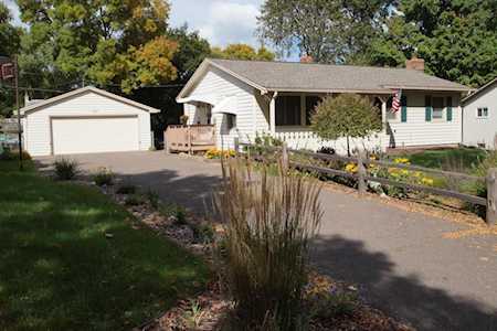 3627 Rolling View Drive White Bear Lake, MN 55110