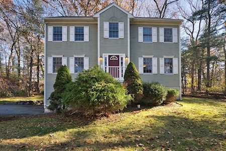5 Old Mill Ln Reading, MA 01867