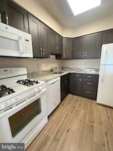 125A Clubhouse Dr SW #6 Leesburg, VA 20175