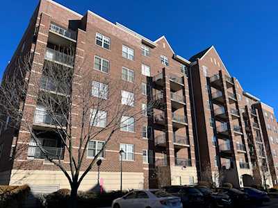 390 W Mahogany Ct #307 Palatine, IL 60067