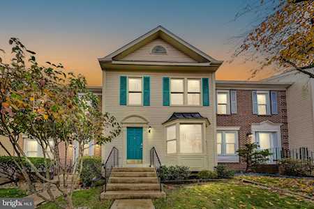 5833 Westwater Ct Centreville, VA 20121
