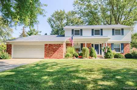 11317 Stonybrook Dr Grand Blanc, MI 48439
