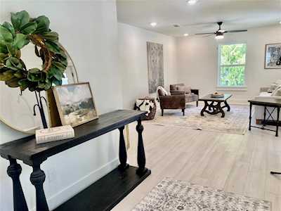 304 Azalea St Lake Jackson, TX 77566