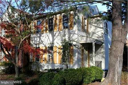2140 Greenkeepers Ct Reston, VA 20191