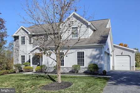 3925 Silver Brook Dr Mechanicsburg, PA 17050