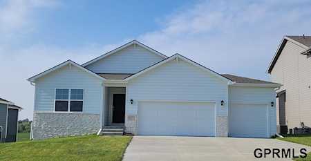 6303 Clear Creek St Papillion, NE 68157