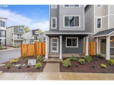 1445 N Steiwer LN Newberg, OR 97132