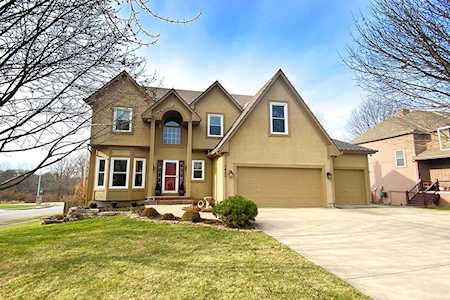 7800 Brook Ct Kansas City, MO 64139