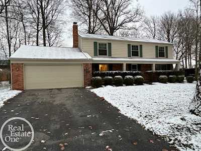 30576 E Lincolnshire St Beverly Hills, MI 48025