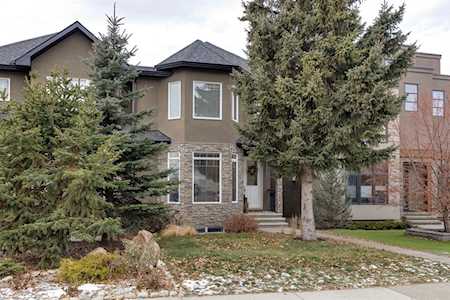4435 20 Ave NW Calgary, AB T3B 0T5