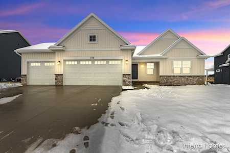 3718 Waterton Dr Grandville, MI 49418