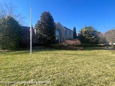 16 Coleridge Dr Marlboro, NJ 07746