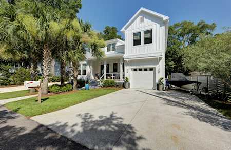 736 Atlantic Street Mount Pleasant, SC 29464