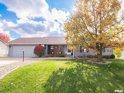 205 Bittersweet Ave Germantown Hills, IL 61548