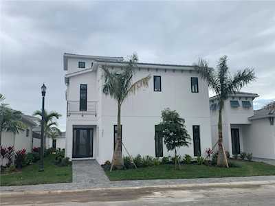 5951 Redbay Blvd Bradenton, FL 34210
