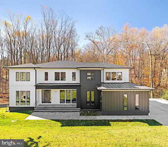 7003 River Oaks Dr Mclean, VA 22101