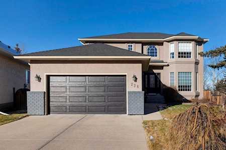 228 Edgebrook Gardens NW Calgary, AB T3A 4Z9