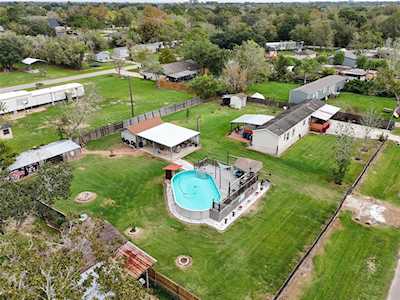 118 Climber St Jones Creek, TX 77541