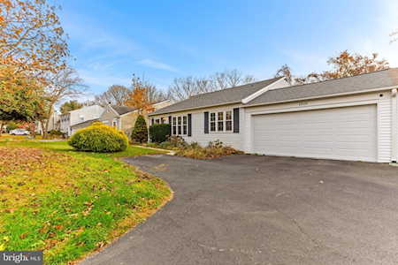 2325 Weymouth Ln Crofton, MD 21114