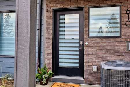 610 Greenbriar Common NW Calgary, AB T3B 6J2