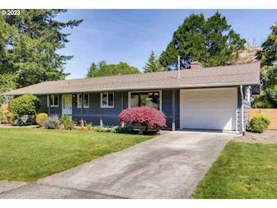 9725 SW Inglewood CT Portland, OR 97225