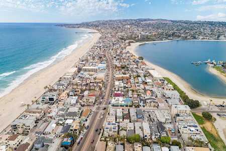 800 Ostend Court San Diego, CA 92109