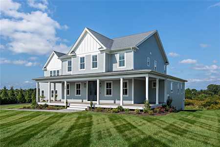 28 Strawberry Ln Portsmouth, RI 02871