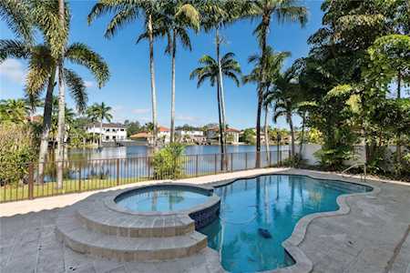 8125 NW 162nd St Miami Lakes, FL 33016