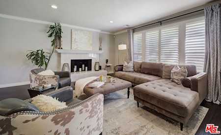 22605 Mulholland Dr Woodland Hills, CA 91364