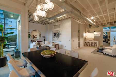 1152 N La Cienega Blvd #301 West Hollywood, CA 90069