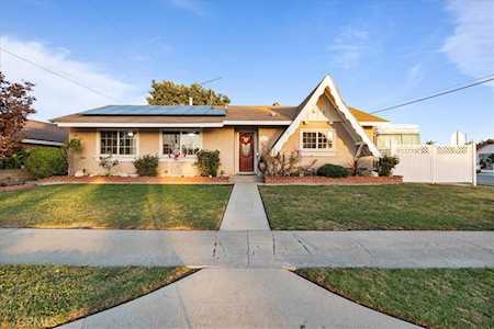 7486 Comanche Dr Buena Park, CA 90620