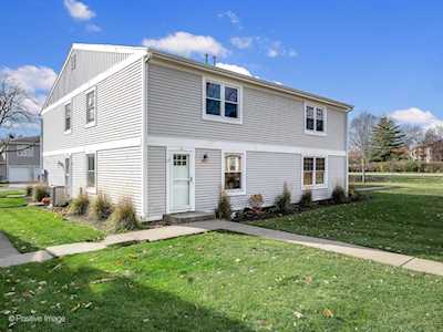 243 Sunset Ct Vernon Hills, IL 60061