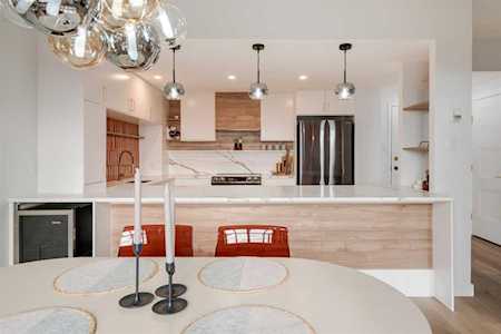 1334 13 Ave SW #1203 Calgary, AB T3C 3S2