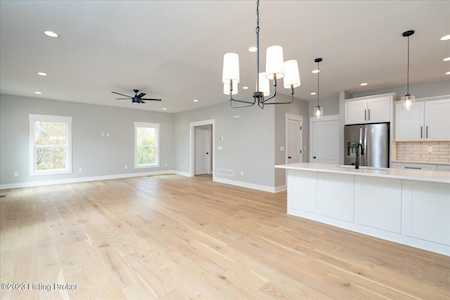 2206 Northgate Dr La Grange, KY 40031