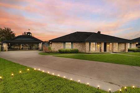 1504 Meadow Crest Lane Mansfield, TX 76063