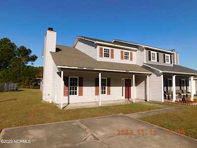 753 Pinewood Dr Jacksonville, NC 28546