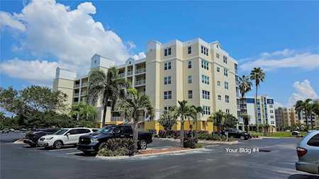 1200 Country Club Dr #4504 Largo, FL 33771