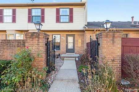 31242 Country Way Farmington Hills, MI 48331