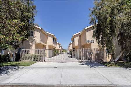 6442 Vineland Ave #12 North Hollywood, CA 91606
