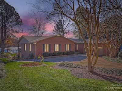 288 Queens Cove Rd Mooresville, NC 28117