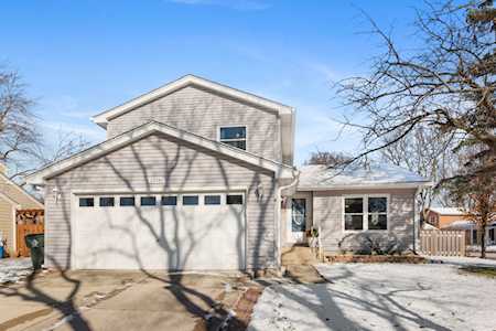2S581 Cynthia Dr Warrenville, IL 60555
