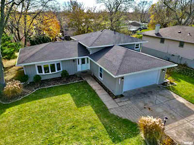 1516 W Queens Court Rd Peoria, IL 61614