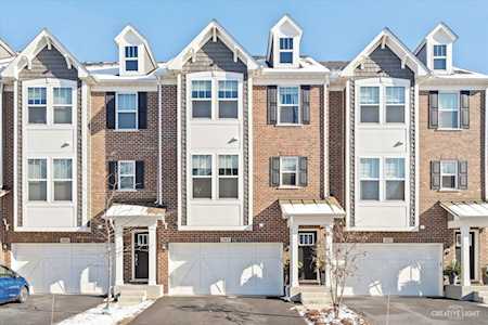 943 Coletta Circle Naperville, IL 60563