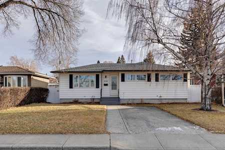3928 Brantford Dr NW Calgary, AB T2L 1H9